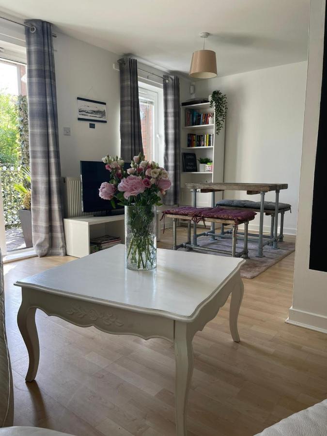 Pass The Keys Lovely 2Bedroom Flat With Balcony Edinburgh Eksteriør billede