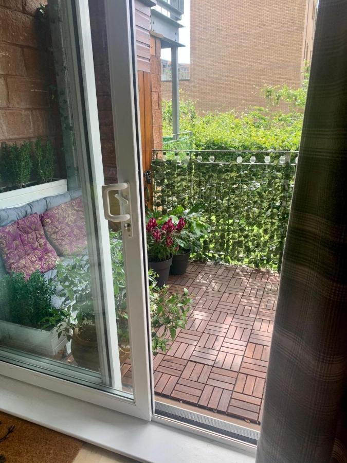 Pass The Keys Lovely 2Bedroom Flat With Balcony Edinburgh Eksteriør billede