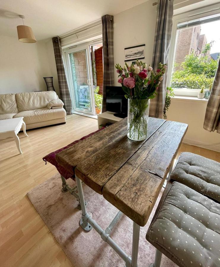 Pass The Keys Lovely 2Bedroom Flat With Balcony Edinburgh Eksteriør billede
